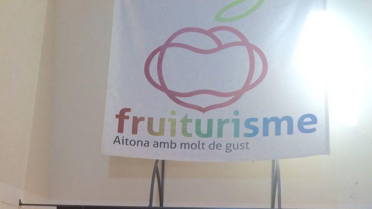 Acte de presentació ■ La presentació del primer llibre va comptar amb la presència, entre d’altres, de l’alcaldessa, Rosa Pujol; la periodista de SEGRE Anna Sàez, i el director de la Fundació Alícia, Toni Massanés.