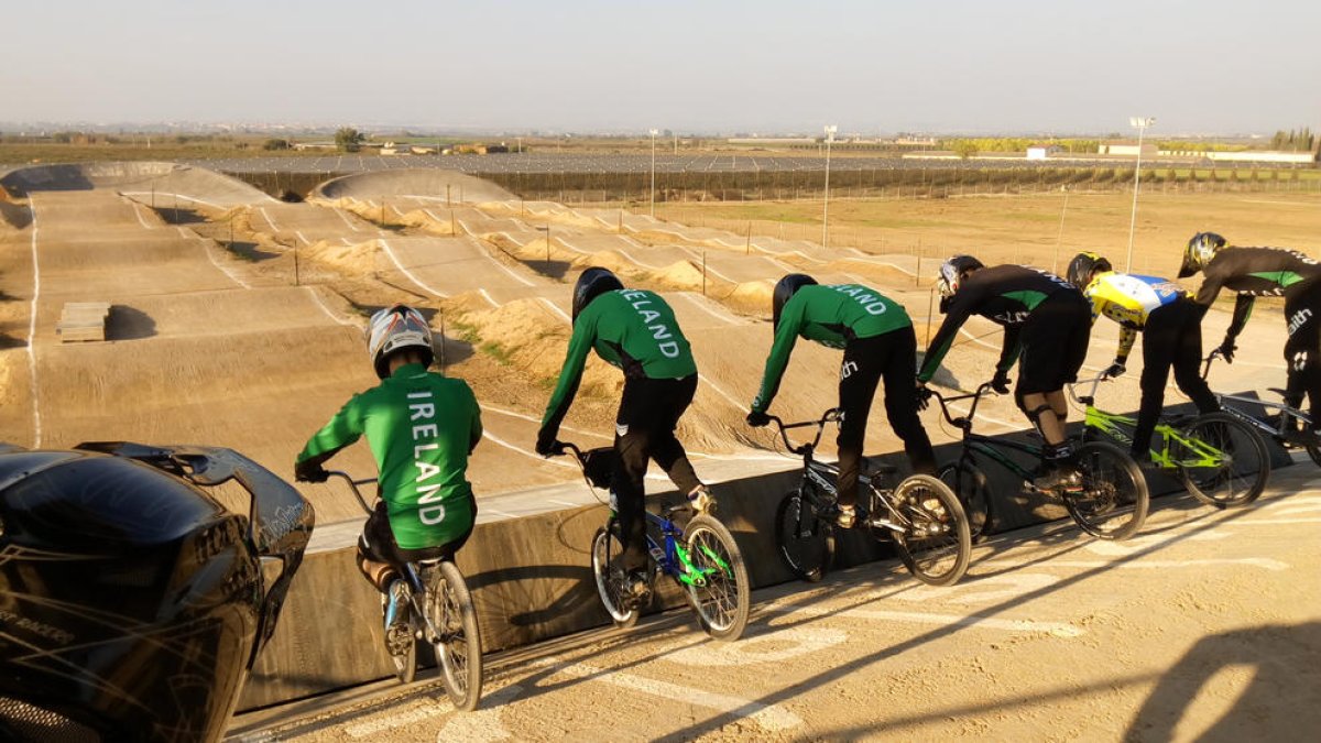 Corredors de la selecció absoluta irlandesa, durant els entrenaments que han dut a terme aquests dies al Circuit de Vila-sana.