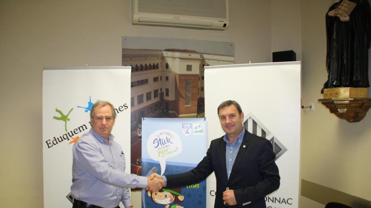 Francesc Miralles, del Ampa del Lestonnac, y el presidente del Lleida Llista, Enric Duch.