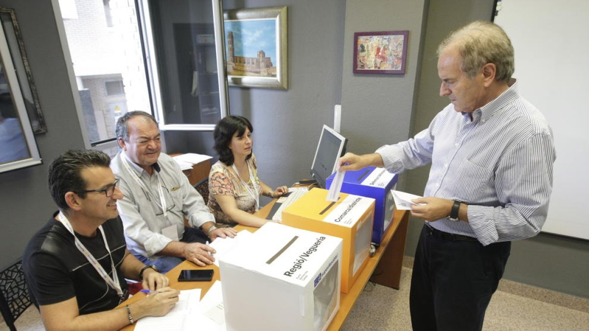Inici de les votacions a Lleida.