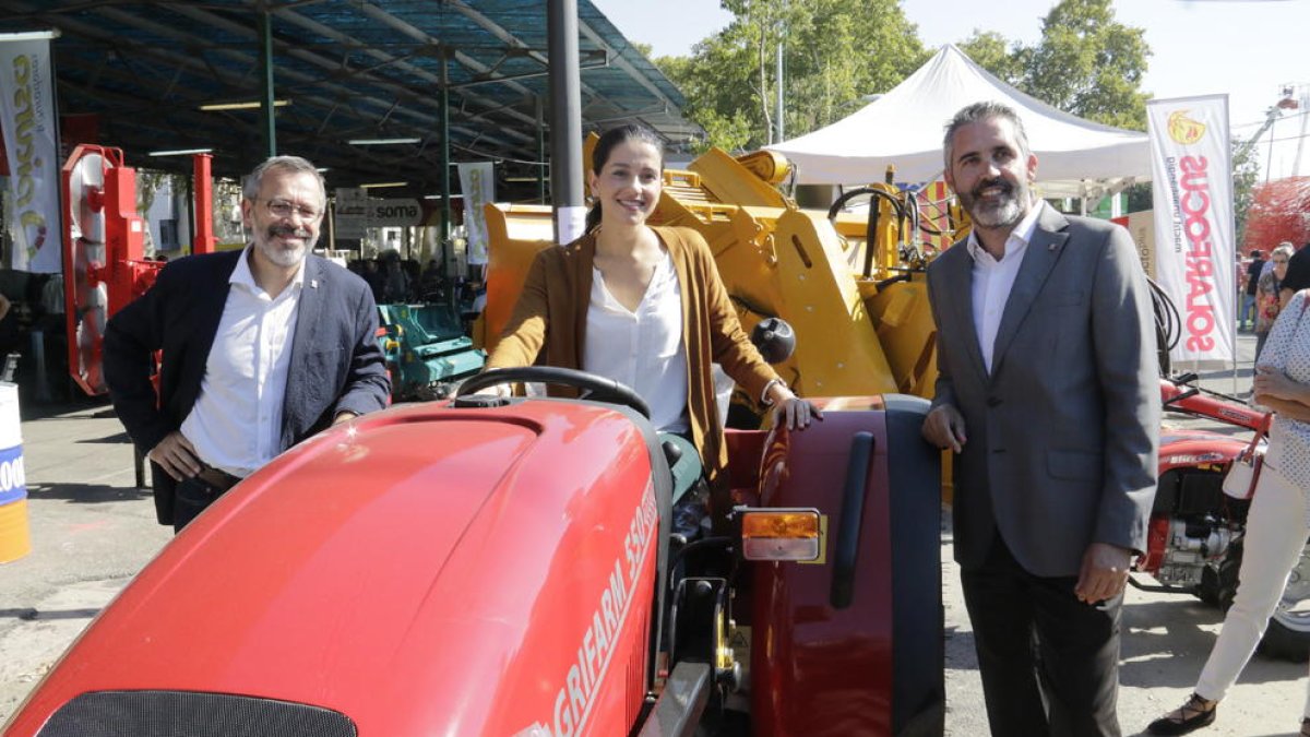 Arrimadas, en un tractor a la Fira de Sant Miquel.