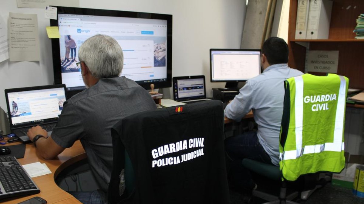 Membres de l’Equip d’Investigació Tecnològica (EDITI) de la Guàrdia Civil de Saragossa.