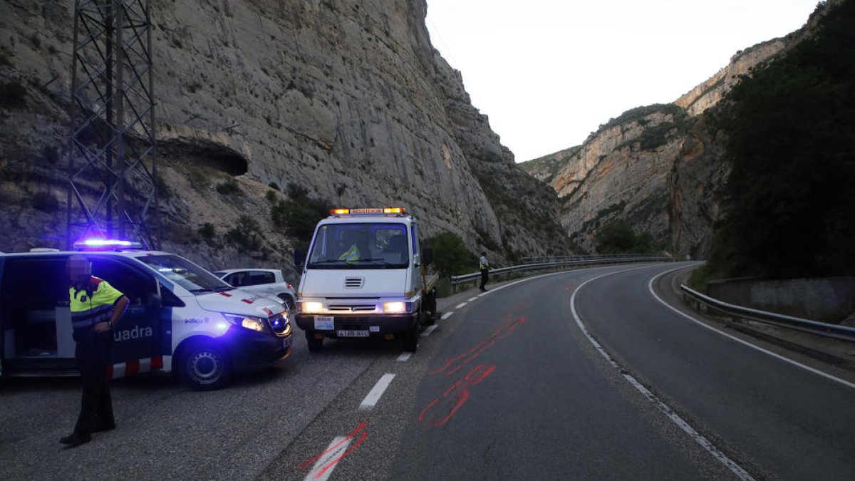 Imatge del lloc de l’accident mortal del motorista registrat a última hora d’ahir a Camarasa.
