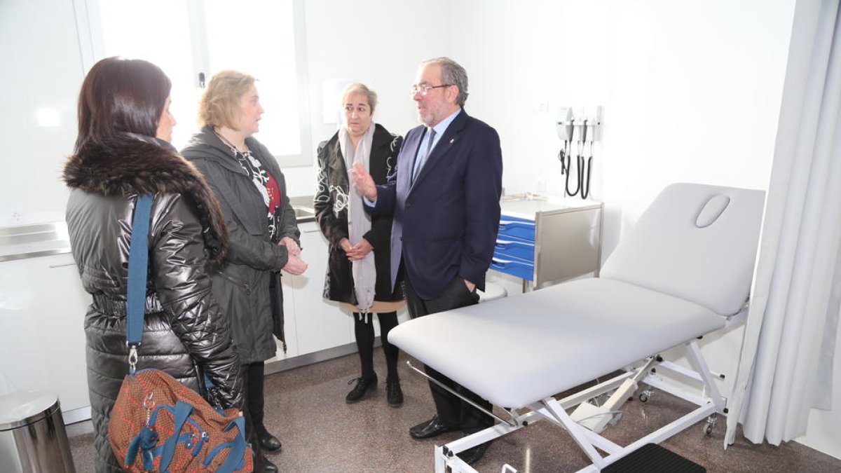 Reñé va ser l’encarregat d’inaugurar el nou consultori.