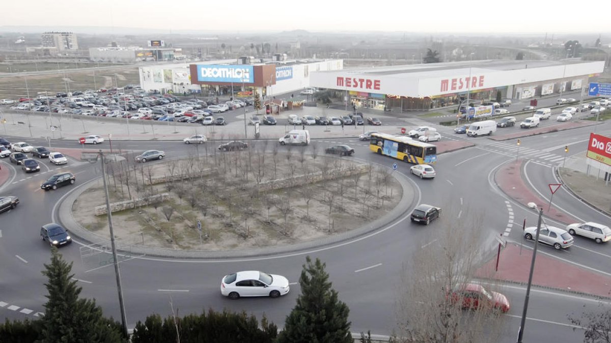 Foto d’aquesta rotonda de l’Ll-11.