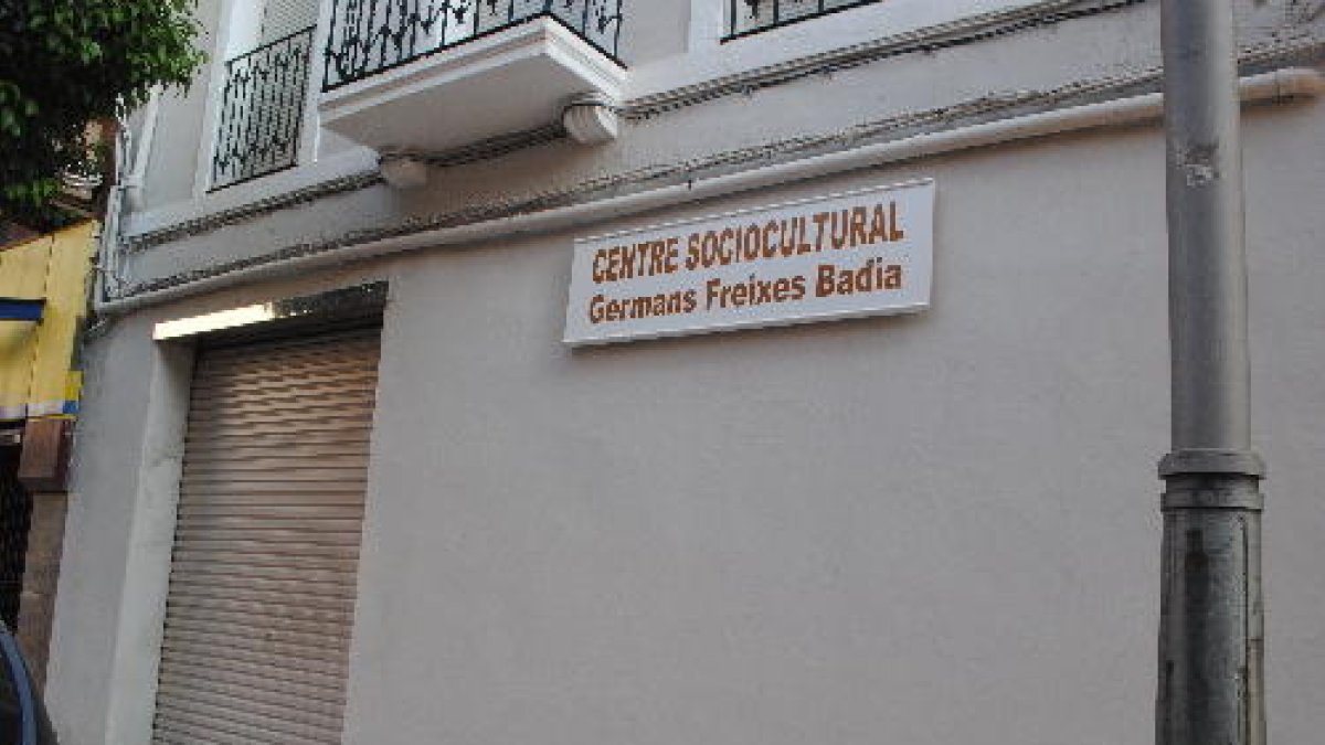 Façana de l’edifici que ocupava antigament el Musicland.