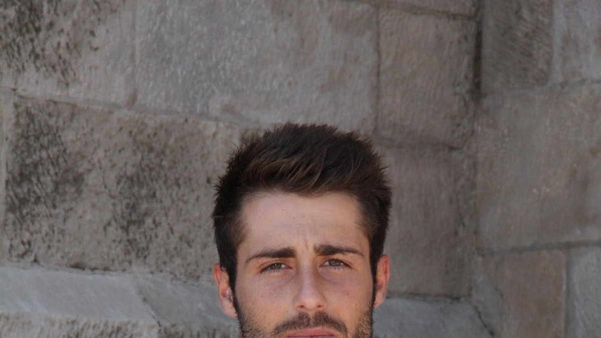 Guillem Martí, que tuvo una gran ocasión, intenta controlar un balón en una acción del partido de ayer.