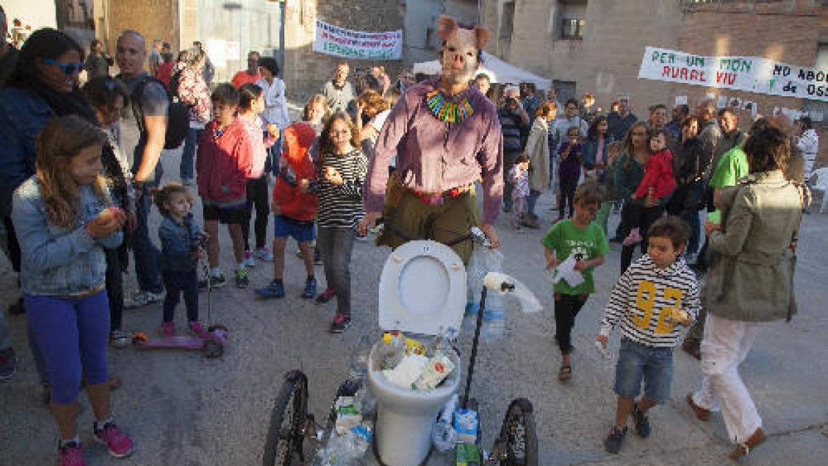 Un moment de la ‘performance’ celebrada ahir a la tarda a la Figuerosa.