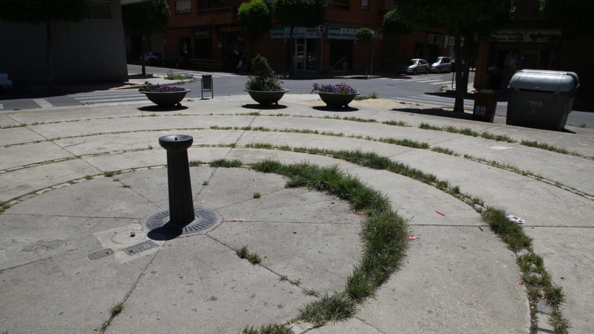 Imagen del estado de la plaza Drets Humans de La Bordeta.