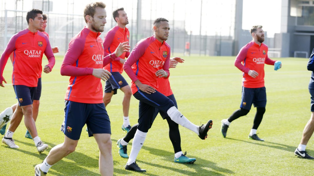 La plantilla del Barça volvió ayer a los entrenamientos tras la derrota del martes en Manchester.