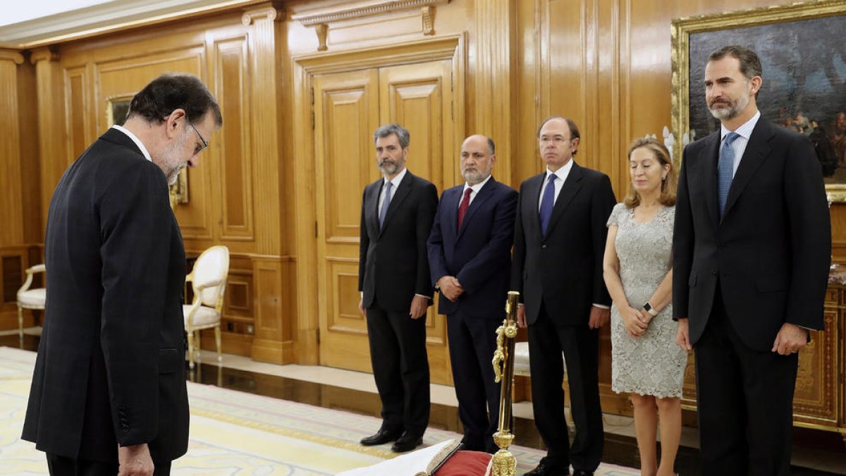 Mariano Rajoy va jurar el càrrec com a president davant de Felip VI, la seua primera vegada com a rei, dilluns passat.
