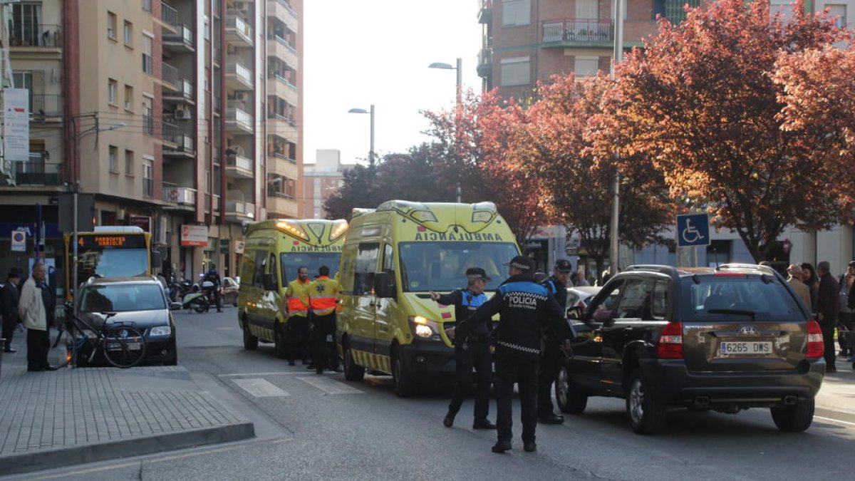 El doble atropellament es va produir ahir al carrer Lluís Companys.