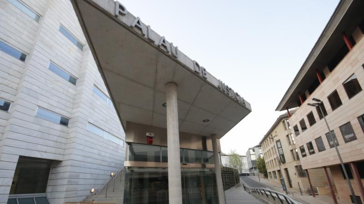 Vista general de la seu dels jutjats al Canyeret.