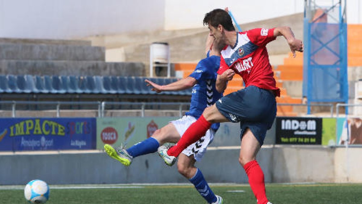 Els jugadors de Jordi Cortés van completar un bon partit en un dels camps més complicats de la categoria.