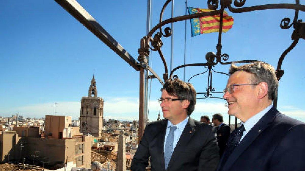Puigdemont i Puig, ahir a la terrassa del Palau de la Generalitat a València.
