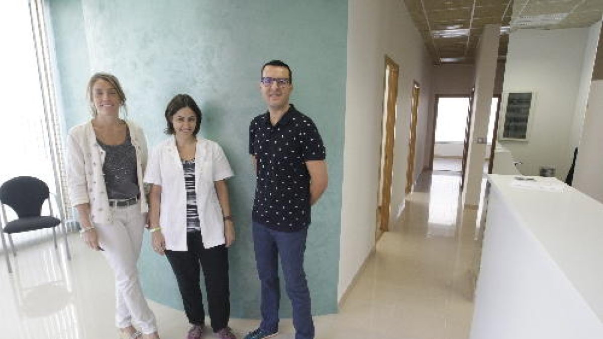 Romina Polo, César Pardos i Núria Tell, professionals de Khuab.