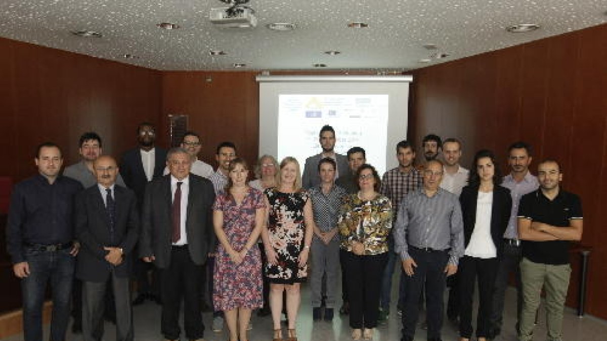 Els investigadors del projecte Innova MicroSolar, ahir a la UdL.