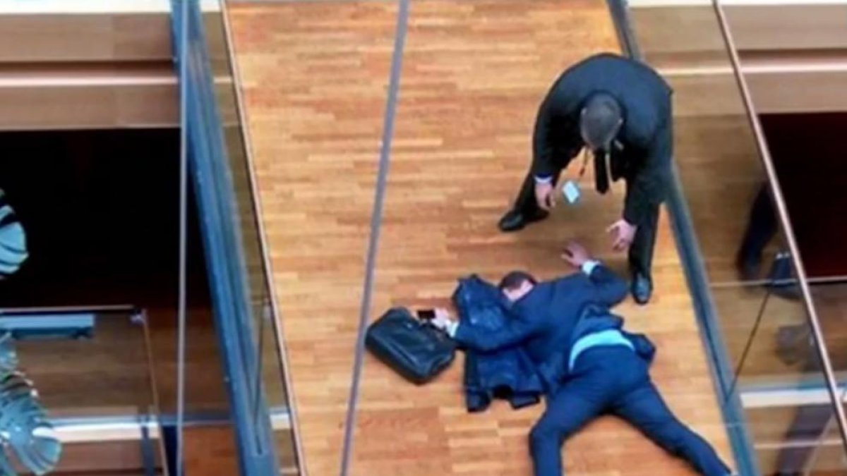 Imatge de Woolfe desplomat de la televisió ITV News.