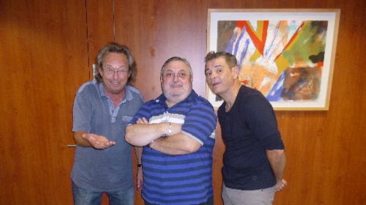 El Sr. Barragán, sense la seua típica caracterització, ahir a SEGRE amb Txema Solé i Jaimito Borromeo.