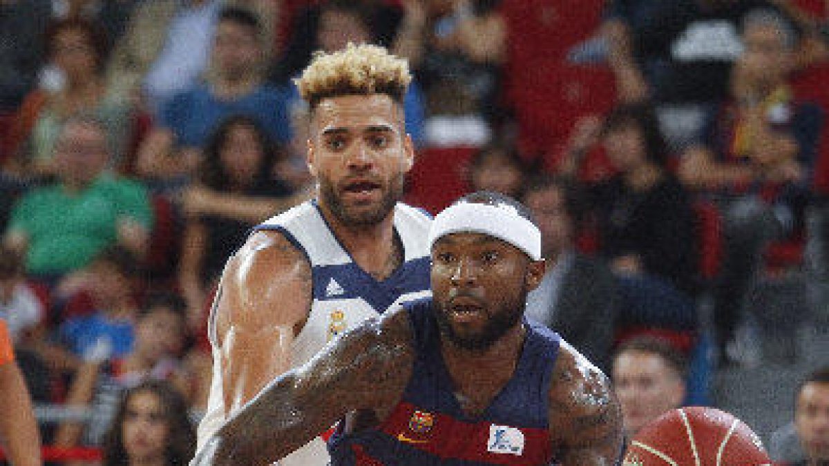 Tyrese Rice se’n va sense problemes del marcatge de Jefferey Taylor.