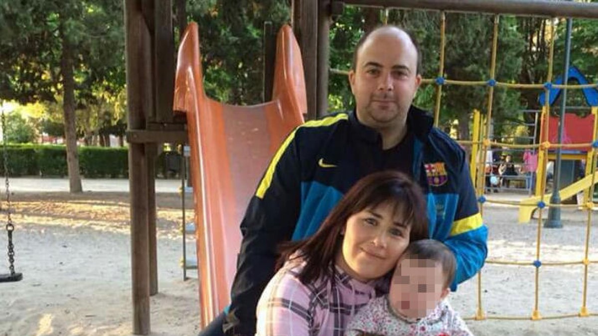 La dona assassinada i la seua parella.