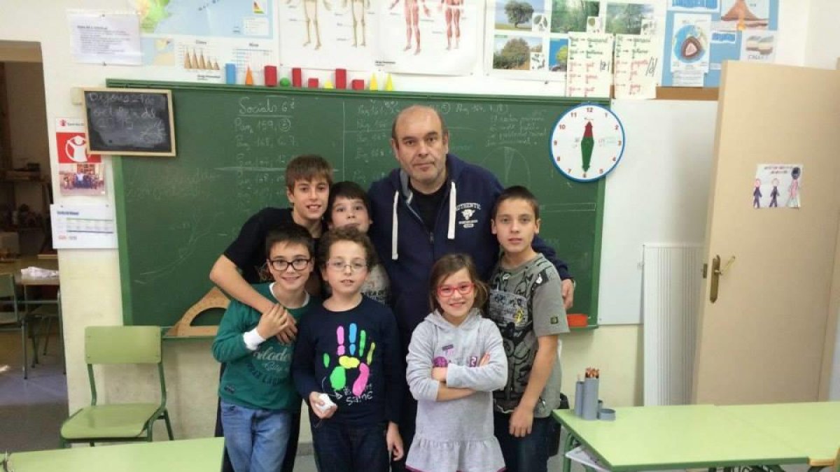 Alguns dels nens que cursen Primària a l’escola de Cubells.