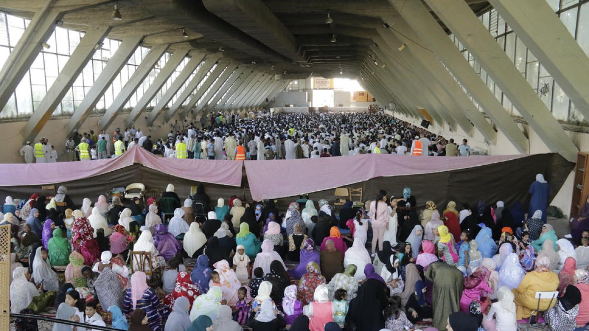 Imatge de l’últim rés del ramadà d’aquest juliol passat, que va congregar milers de fidels al Palau de Vidre.