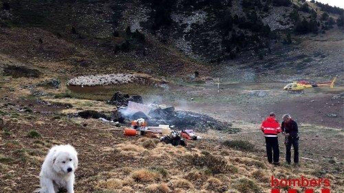 La caseta es va calcinar per complet, però tant el pastor com els animals es trobaven bé.