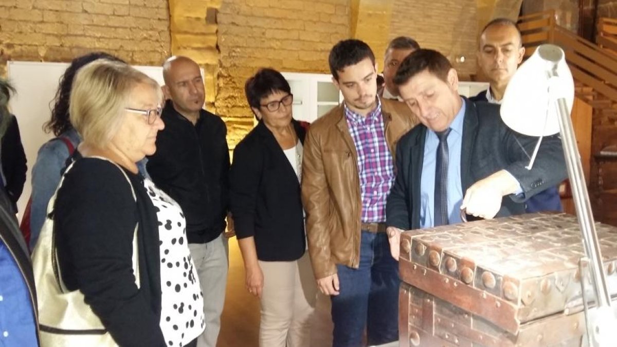 Imatge d’arxiu d’una visita a les obres lliurades del MNAC.