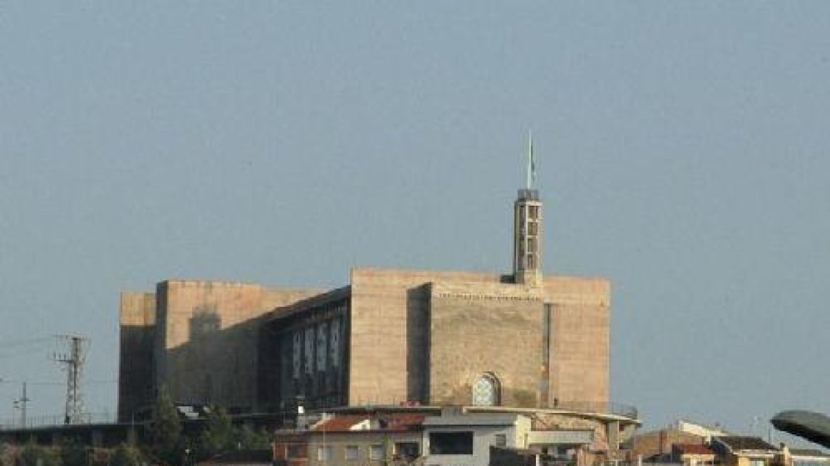 La zona del mur on s’instal·laran baranes.