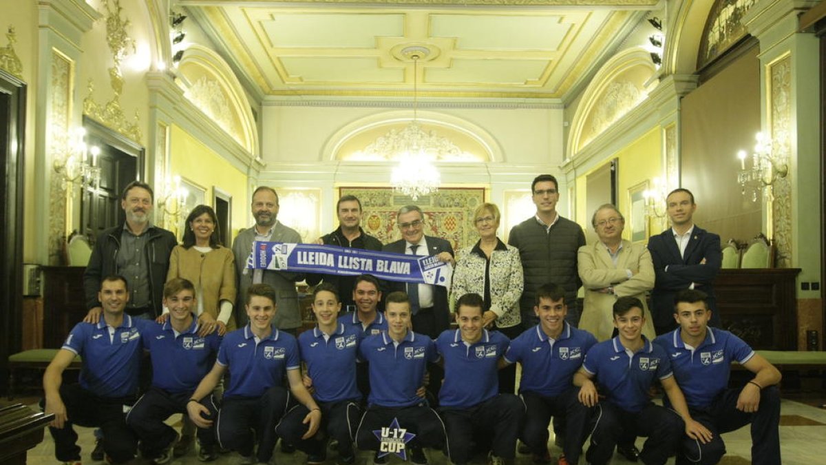 L’equip infantil, que diumenge va conquerir l’Europeu sub-17, va ser rebut ahir a la Paeria.