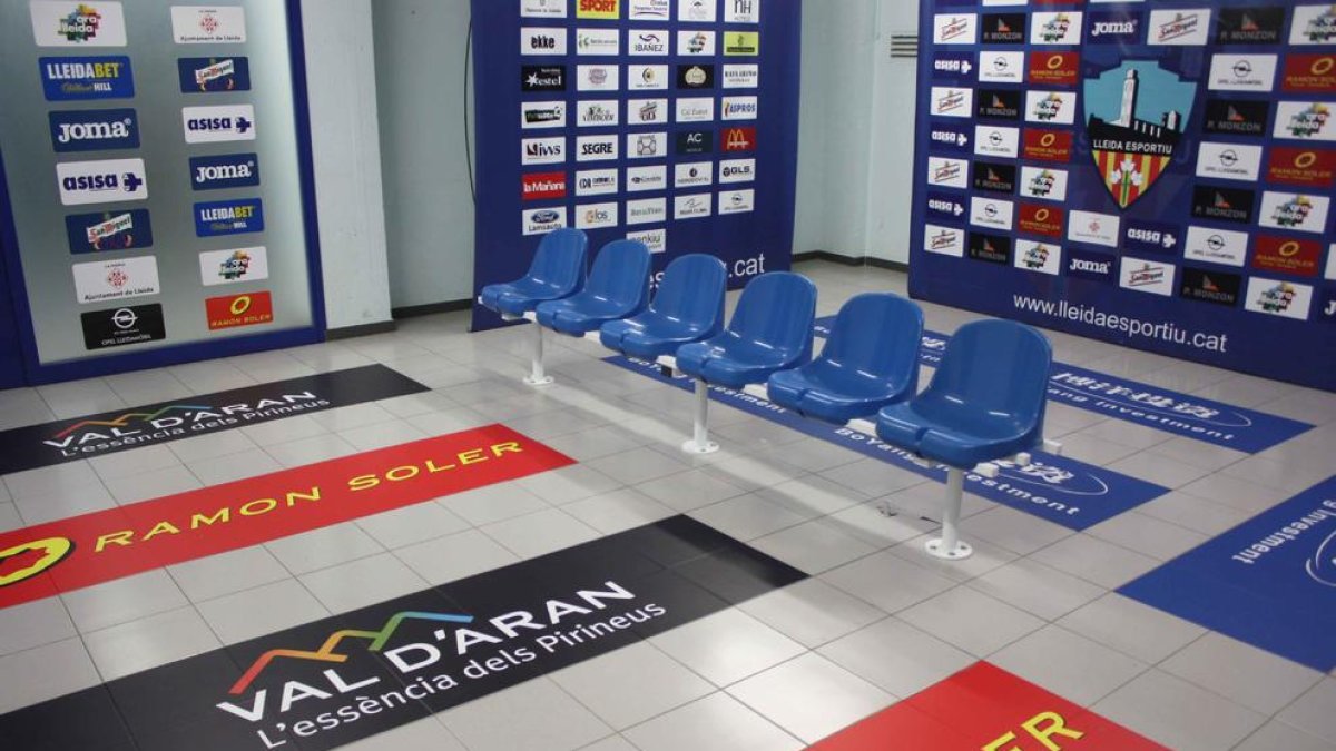 La zona mixta del Camp d’Esports estrenarà avui nova imatge.