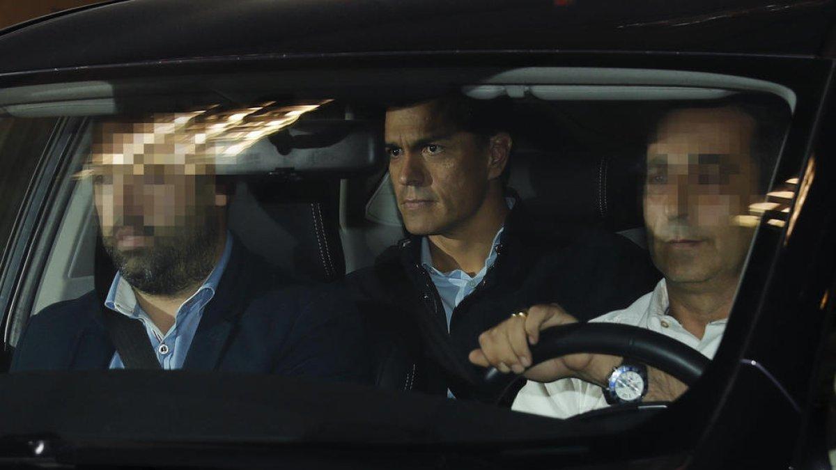 Pedro Sánchez, ahir al sortir de la seu socialista del carrer Ferraz, a Madrid.