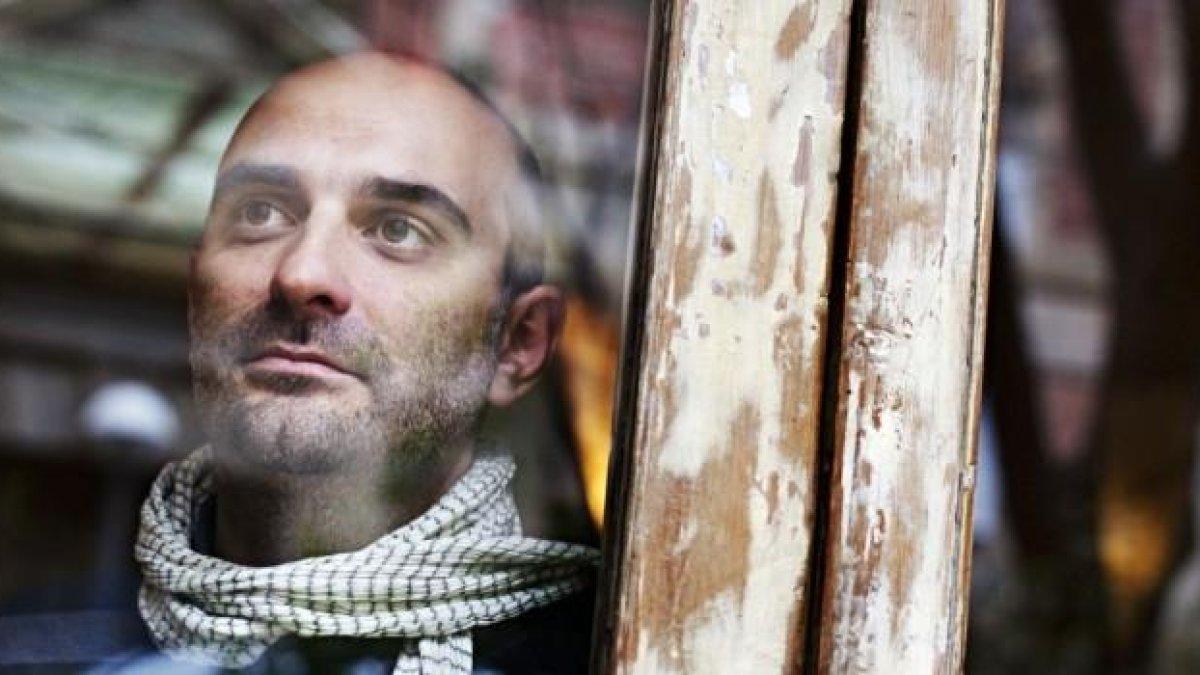 Imatge promocional del cantautor Joan Miquel Oliver, que serà aquest octubre a la cafeteria Slàvia.