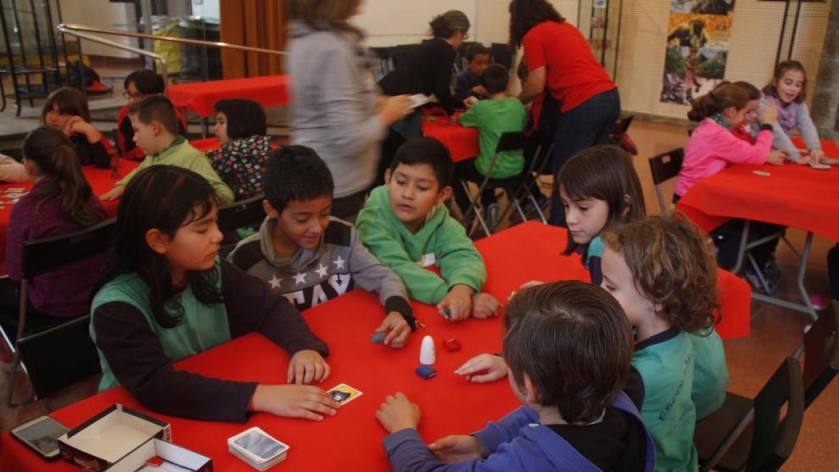 Escolars, ahir, jugant a la Seu d’Urgell.