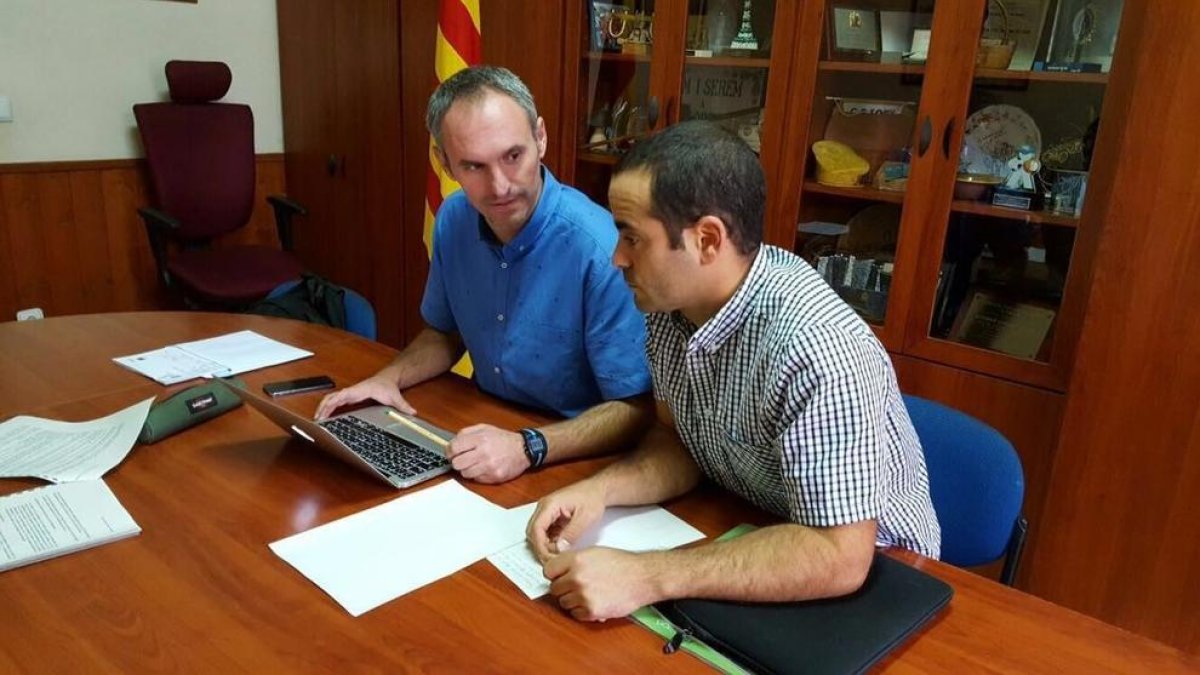 Téllez estripa el text del jutge.