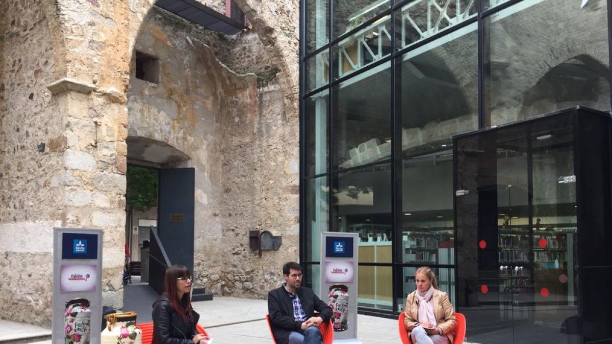 Mariví Chacón, amb Albert Batalla i Mireia Font.