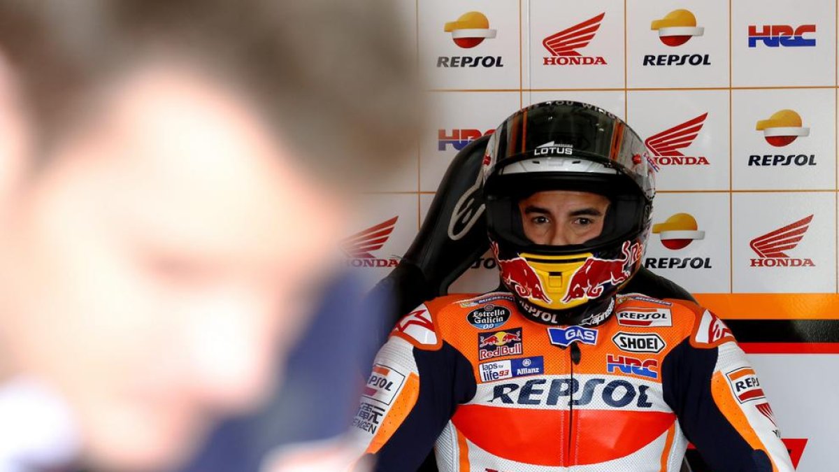 Pedrosa es trenca la clavícula i Márquez perd un aliat pel títol