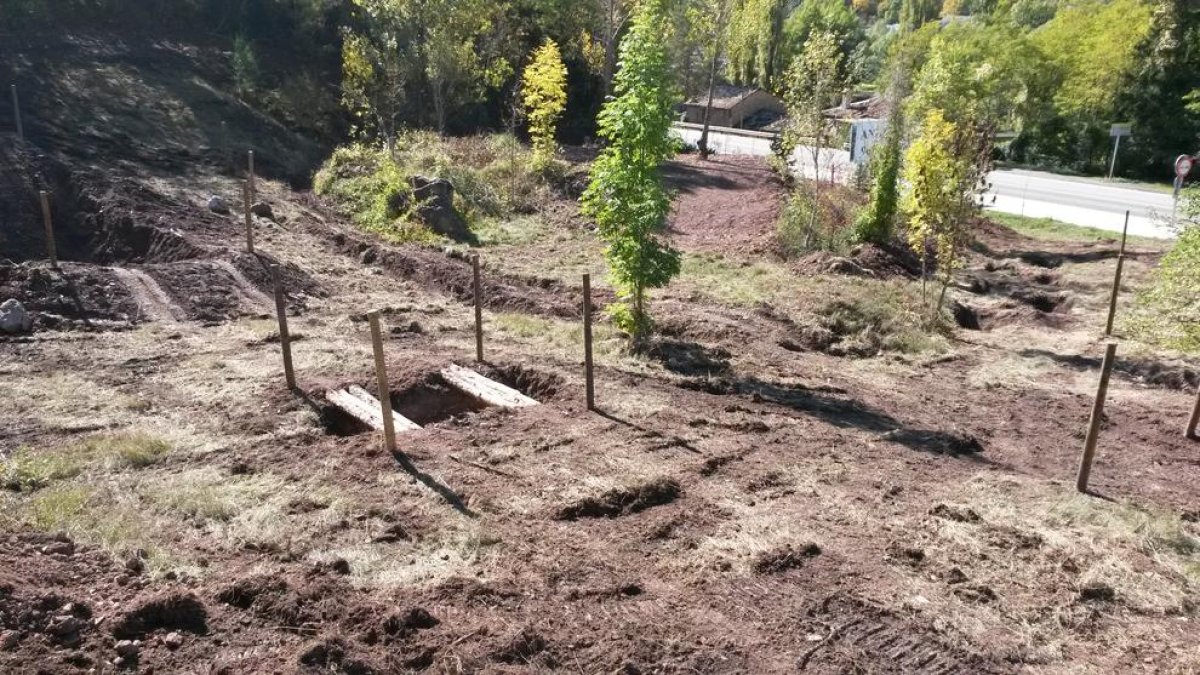 El terreny s’ubica a l’entrada sud del municipi.