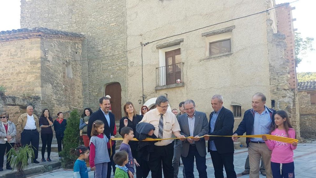 Inauguració de la plaça de l’Església del nucli de la Règola.
