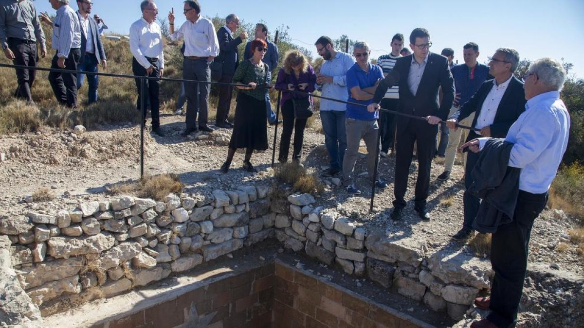 Visita a les trinxeres recuperades de Montgai durant les jornades organitzades per ERC.