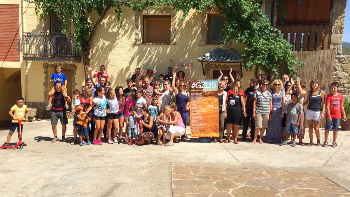 Organitzadors i participants en la setmana cultural de Gàrzola.