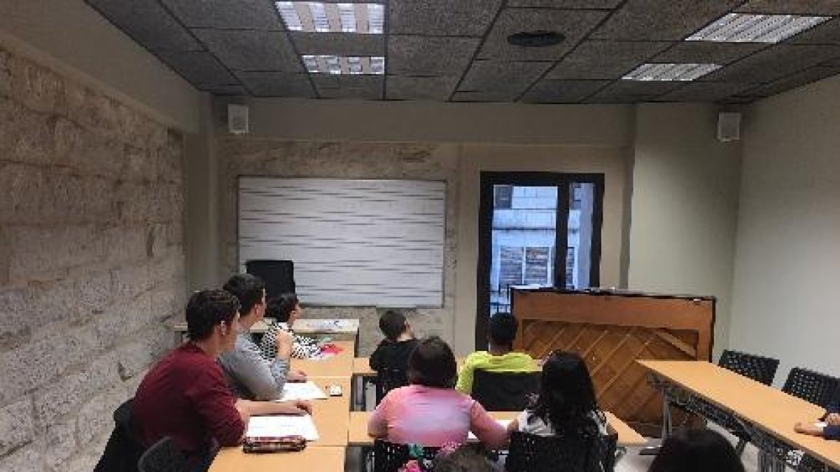 Els alumnes del centre van estrenar ahir les noves instal·lacions.