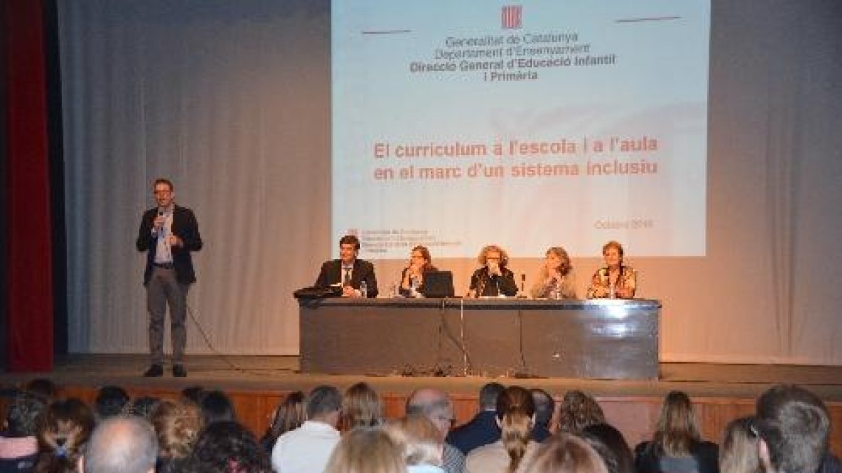 La reunió de directors de centres amb Ensenyament es va fer a L’Amistat de Mollerussa.