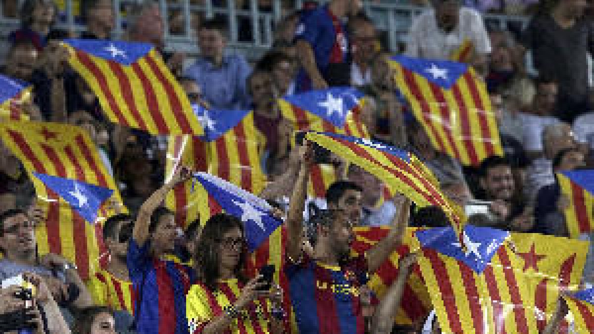 Es repartiran 30.000 'estelades’en suport a Carme Forcadell en el Camp Nou