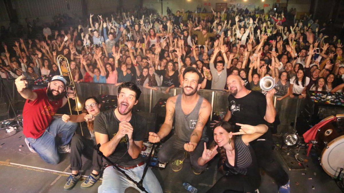 Els Catarres triomfen a Golmés amb els temes del disc ‘Big Bang’