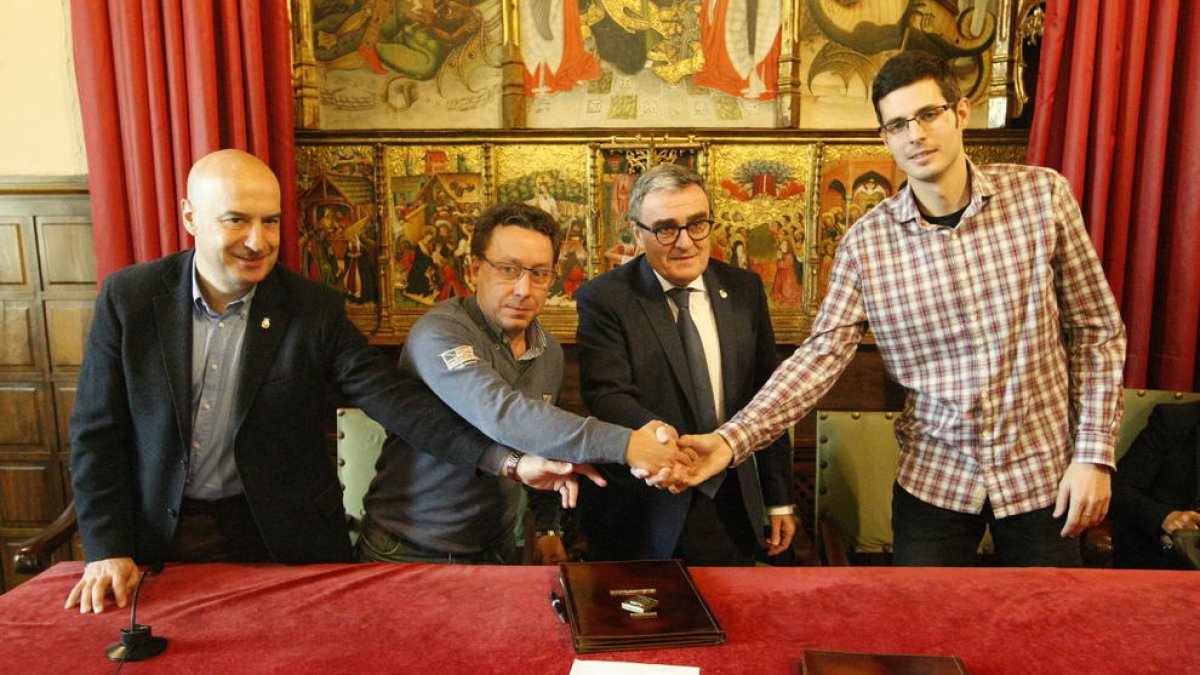 Gespa artificial per als camps de futbol annexos del Pardinyes i el Balàfia