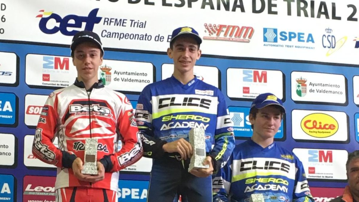 El pilot del Pont de Suert, a l’esquerra al podi.