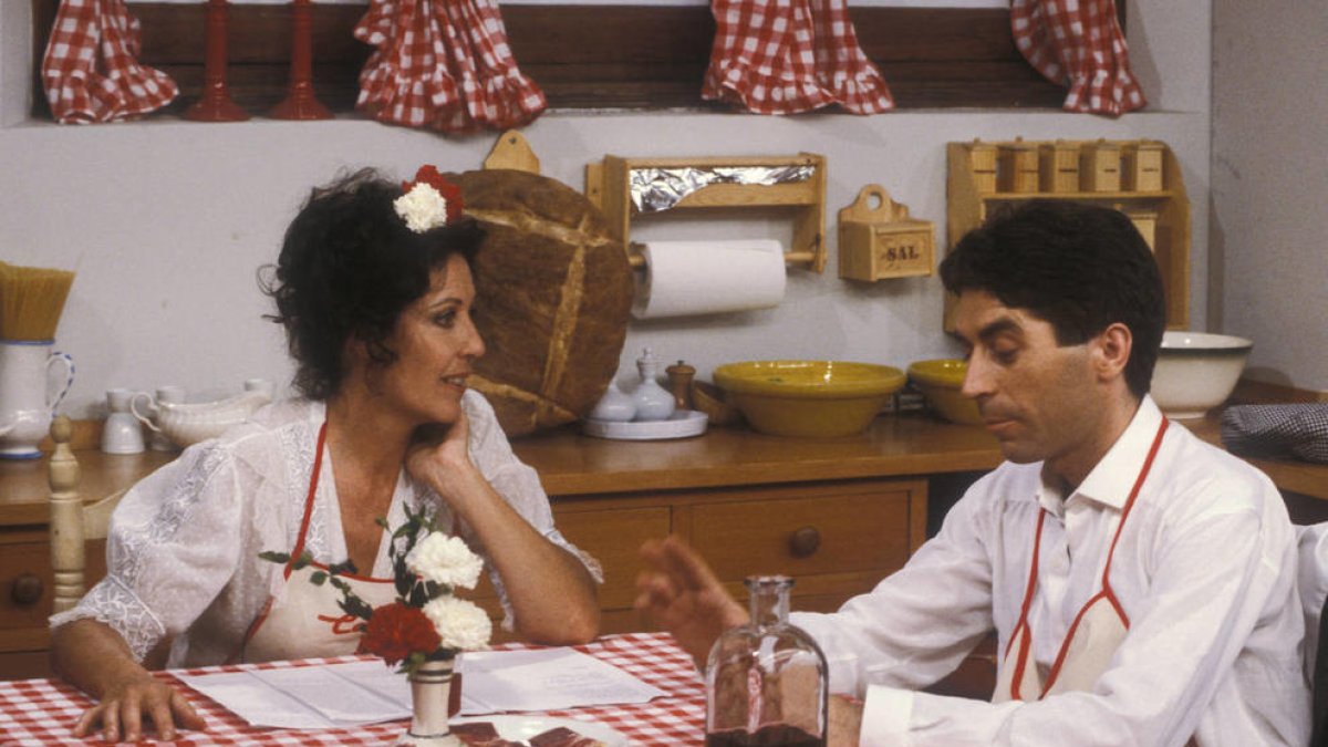 Elena Santonja amb Sabina el 1984.