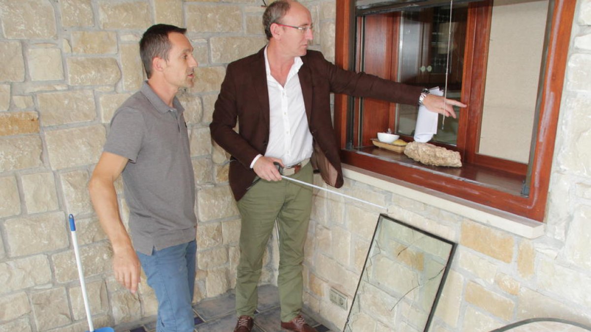 Imatge de danys causats a l’habitatge assaltat dimarts.